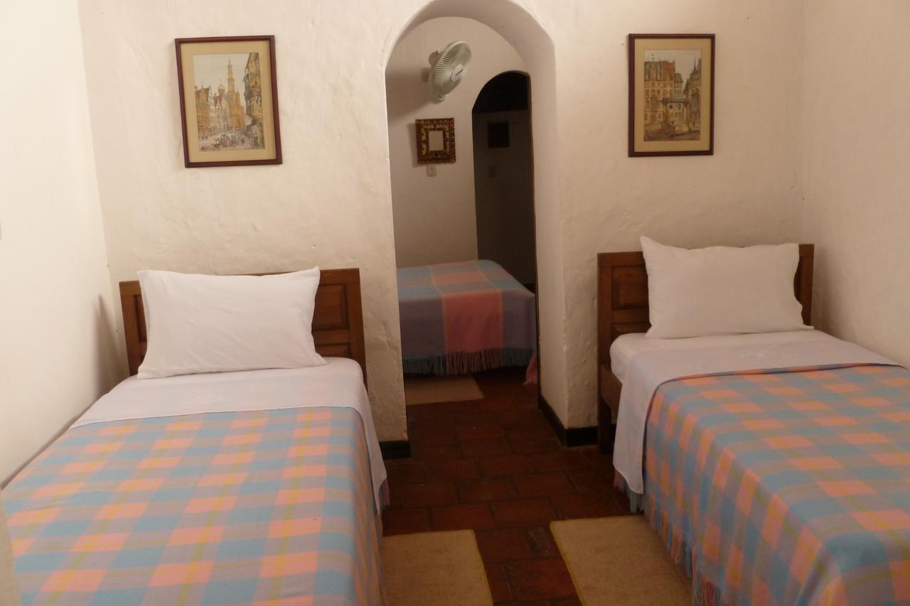 Hotel Mision Santa Barbara Rnt 4799 บาริชารา ภายนอก รูปภาพ